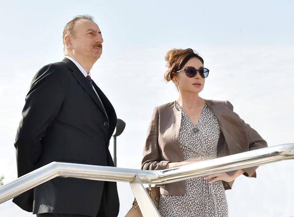 Президент Ильхам Алиев и Первая леди Мехрибан Алиева приняли участие в открытии автомобильной дороги Авшар-Салманбейли-Ашагы Авшар-Ходжавенд