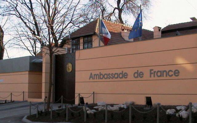 Посол Франции на Украине рекомендовал гражданам запастись пищей и теплой одеждой
