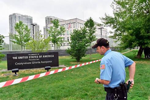 Посольство США эвакуируют из Киева во Львов
