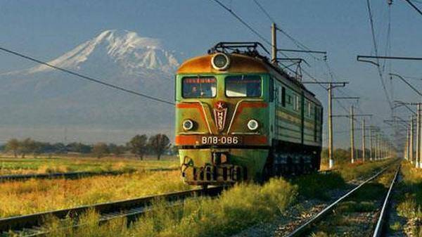 Ереван настаивает на документальной фиксации железнодорожных договорëнностей с Баку