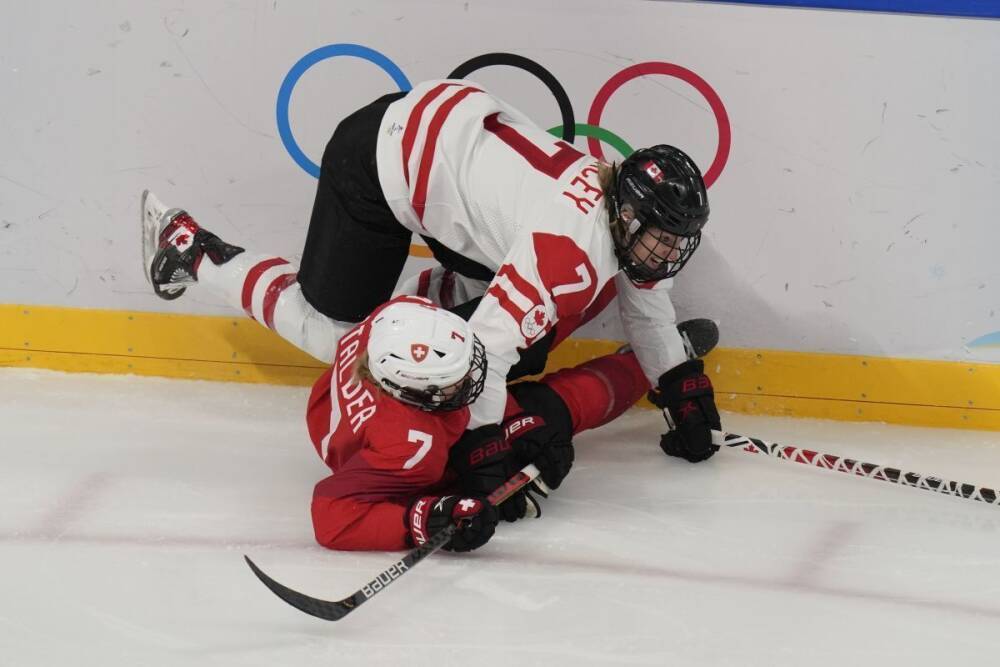 Женская сборная Канады по хоккею вышла в финал олимпийского турнира