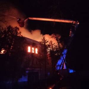 В Святошинском районе Киева произошел крупный пожар в гимназии. Фото