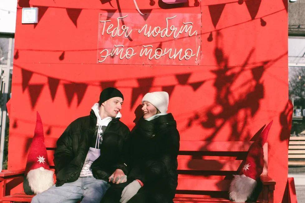 Жители Новосибирска рассказали об отношении ко Дню всех влюблённых