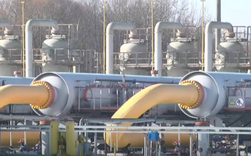 «Газпром» вдвое снизил объём прокачиваемого через Украину газа