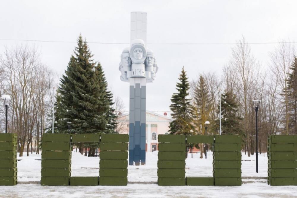 В Рыбинске создали монумент из деревянных ящиков