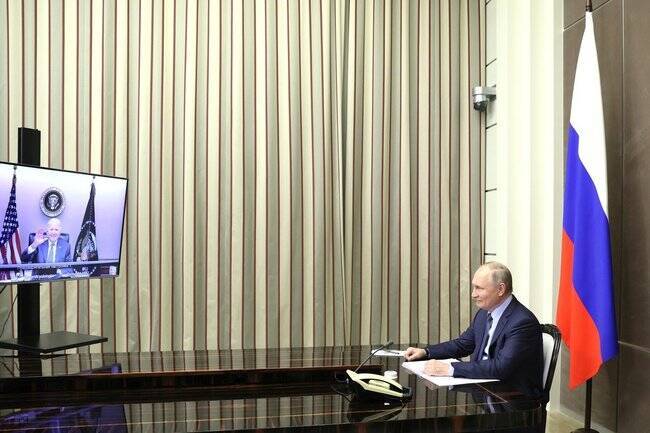 Владимир Путин и Джо Байден провели переговоры в телефонном формате
