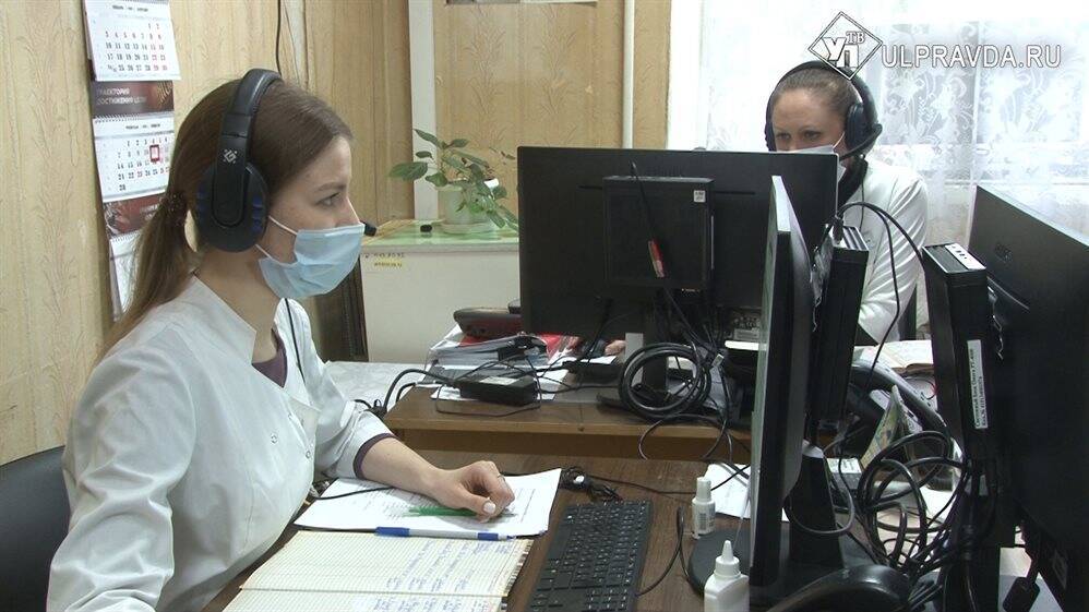 Ординаторы и студенты-медики пришли на помощь врачам в поликлиники
