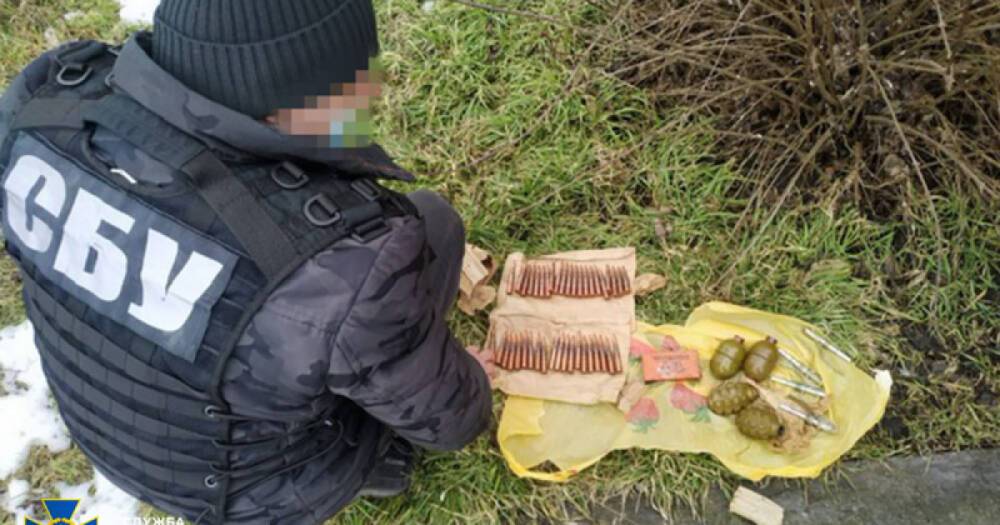 Тротил и боевые гранаты: в Кировоградской области нашли тайник со взрывчаткой