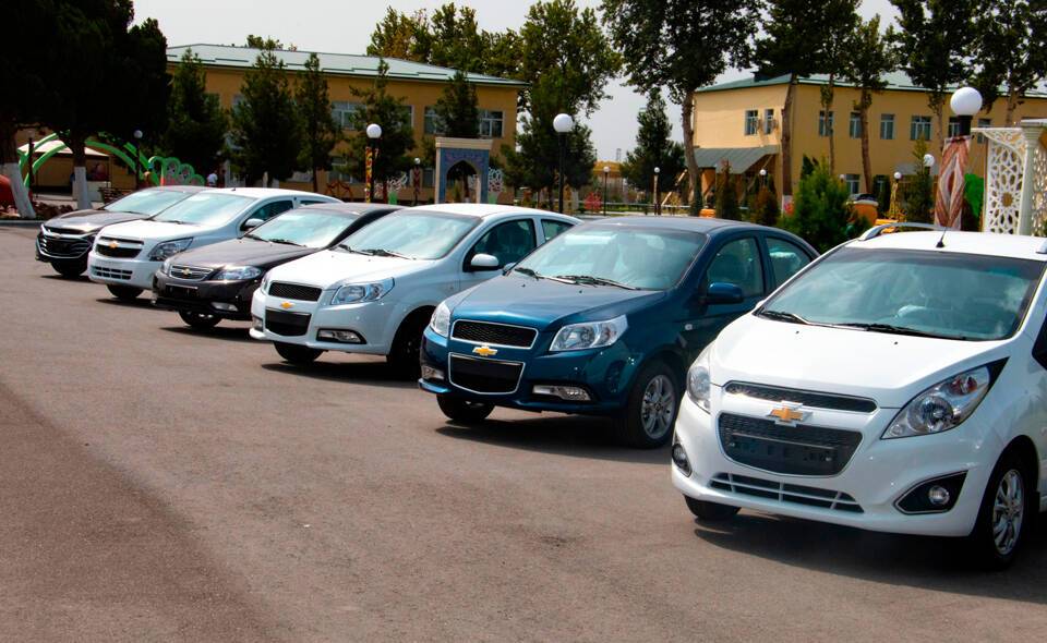 Предоплата при покупке автомобилей UzAuto Motors будет снижена до 50%. Мирзиёев поручил разобраться с очередями до 1 мая