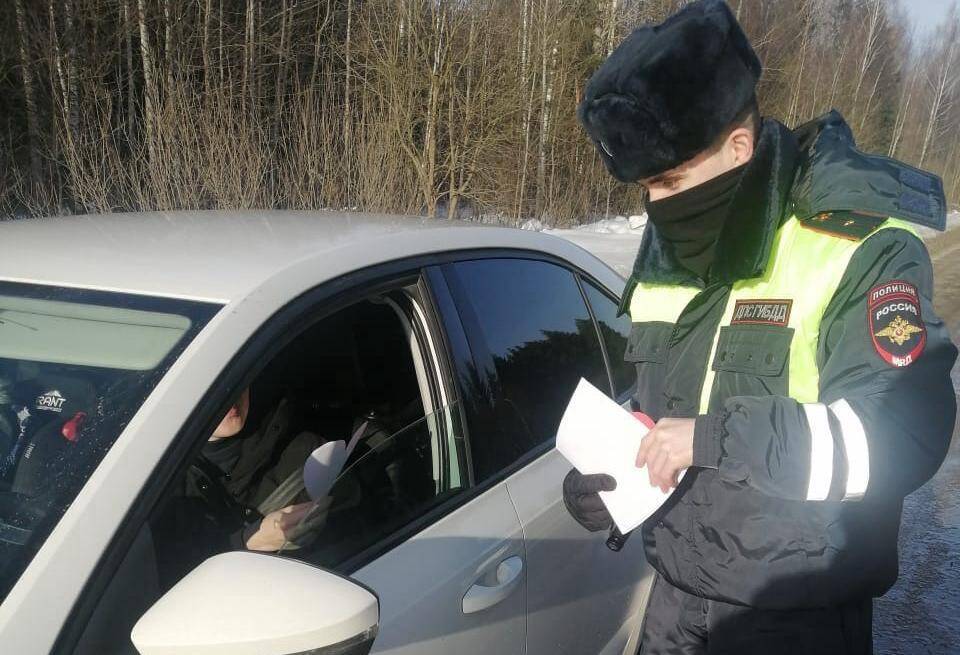 В Тверской области гаишники дарили водителям валентинки