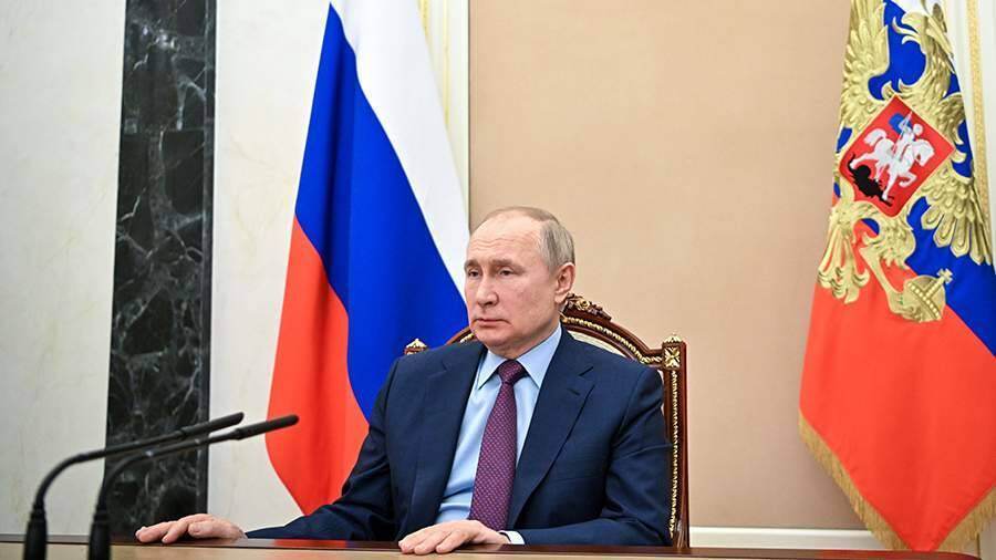 Песков объяснил необходимость дистанции на встречах Путина с Лавровым и Шойгу