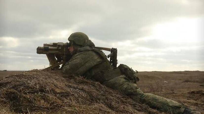 Военнослужащие ЮВО отработали новую тактику противотанковой обороны на учениях в Крыму