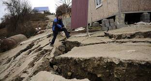 Спасатели организовали дежурство на шести территориях с оползнями в Сочи