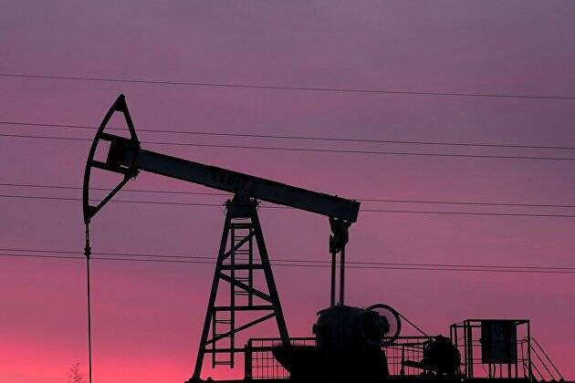 Мировые цены на нефть закрылись на максимумах с 2014 года из-за российско-украинской напряженности