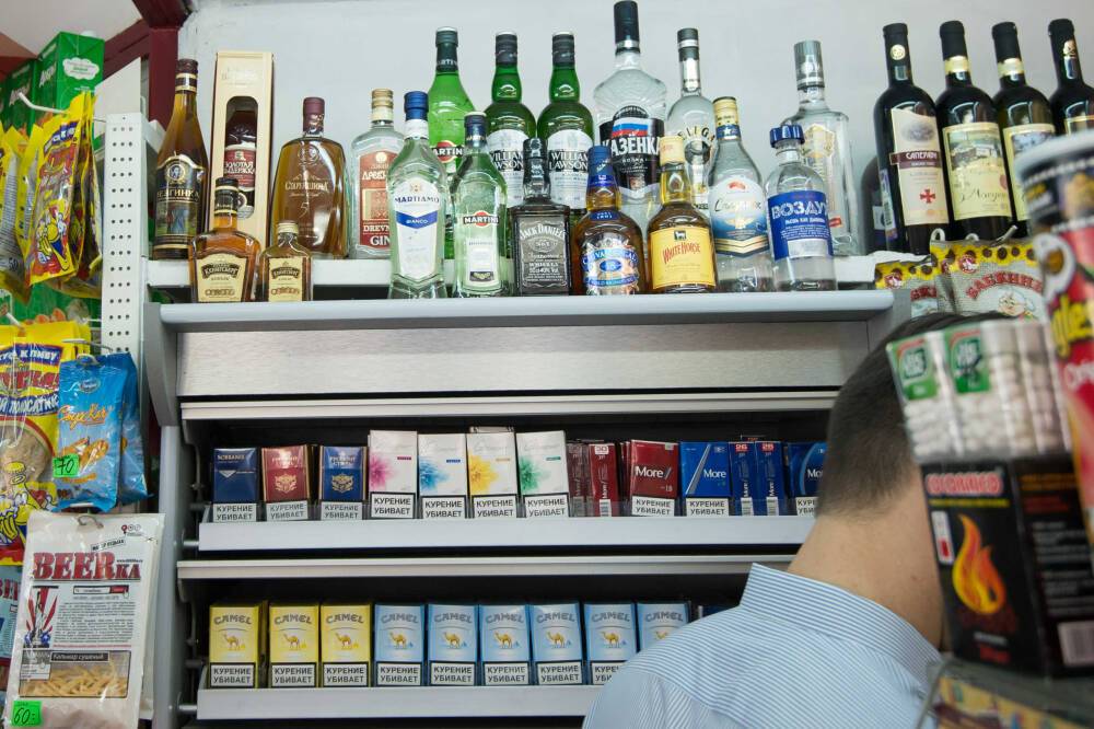 В России планируют запретить продажу крепкого алкоголя в пластике