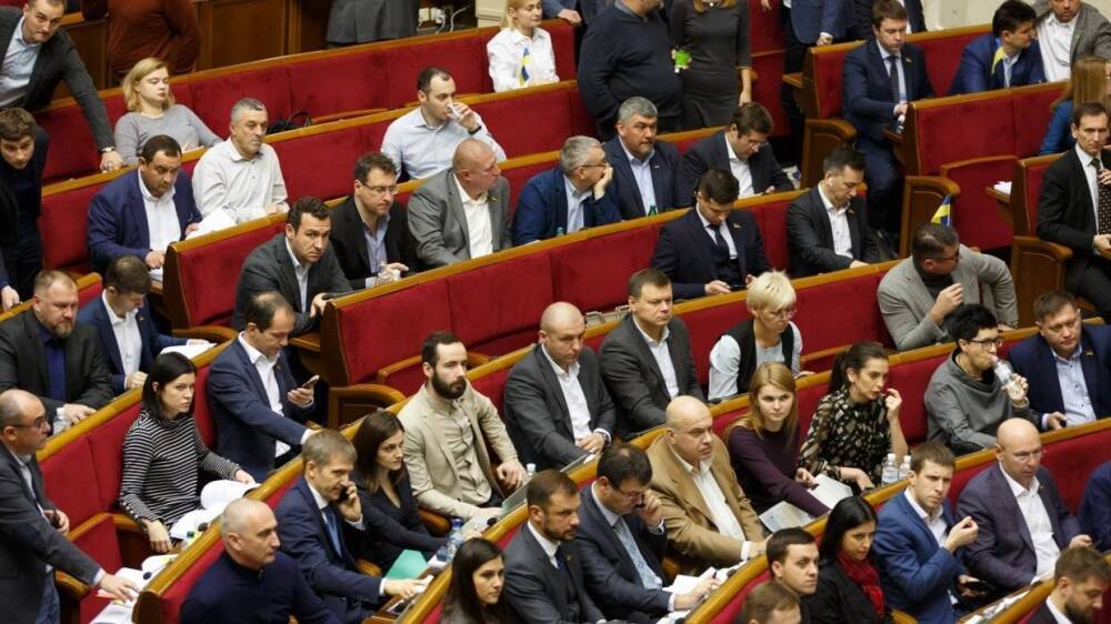 Депутат Рады Арахамия предложил запретить чиновникам покидать Украину в случае войны
