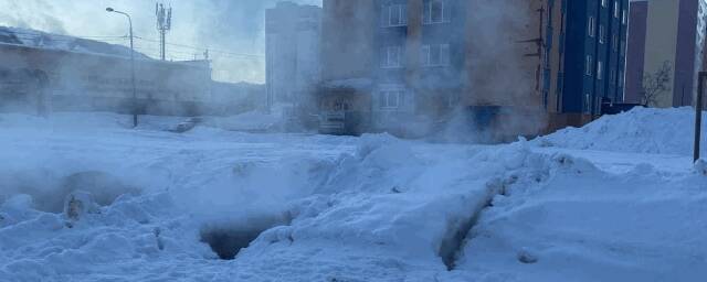 В Южно-Сахалинске девушка провалилась под снег в кипяток из-за прорыва теплотрассы