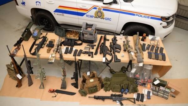 Канадская полиция заявляет об изъятии партии оружия у демонстрантов