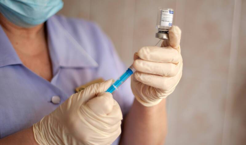 В Тюменской области 762 подростка вакцинировались от коронавируса