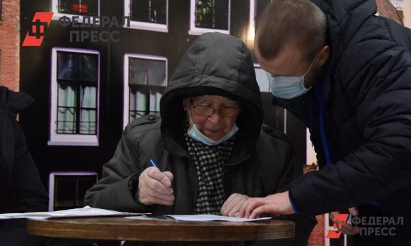 Петербуржцы с сертификатом об антителах смогут посещать общепит и магазины