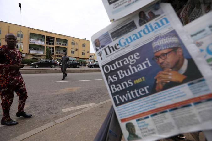 Президент Нигерии возвращает в страну Twitter