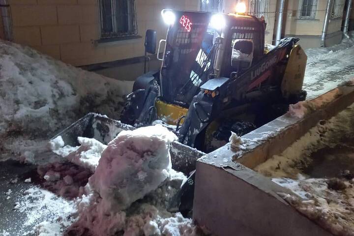 В Туле убирают снег более 300 рабочих и более 200 единиц техники