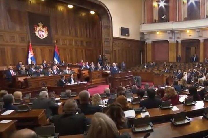 В Сербии назначили досрочные выборы в парламент