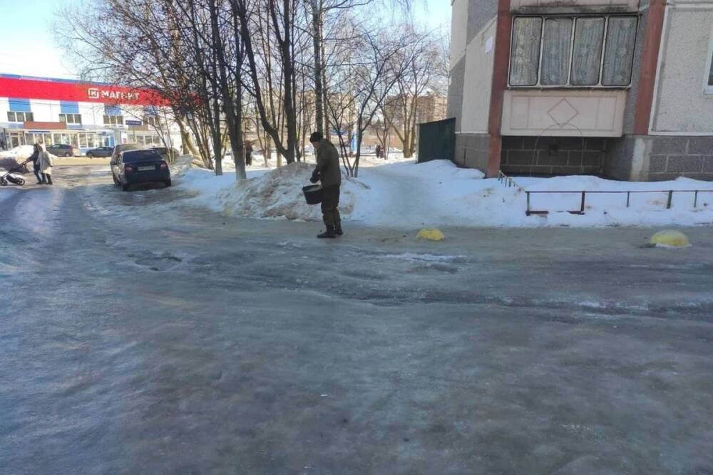 В Курске горадминистрация заявила о невозможности убрать лед с дорог