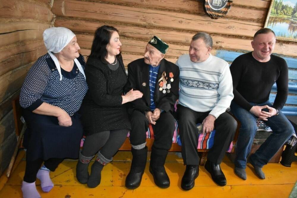 В Татарстане ветерана Великой Отечественной поздравили с 98-летием