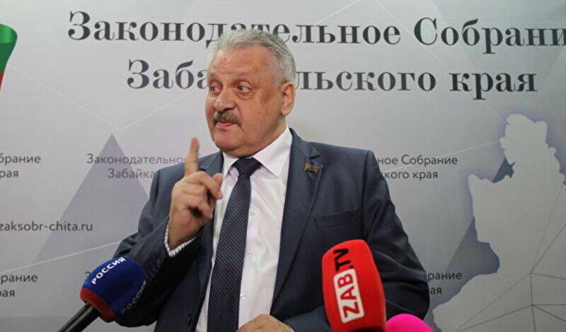 Забайкальского депутата, призывавшего расстреливать собак, не смогли лишить должности
