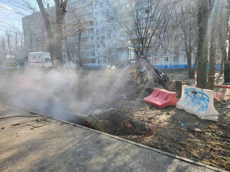 Подачу тепла в десятки домов ЗЖМ Ростова снизили из-за аварии на теплосетях