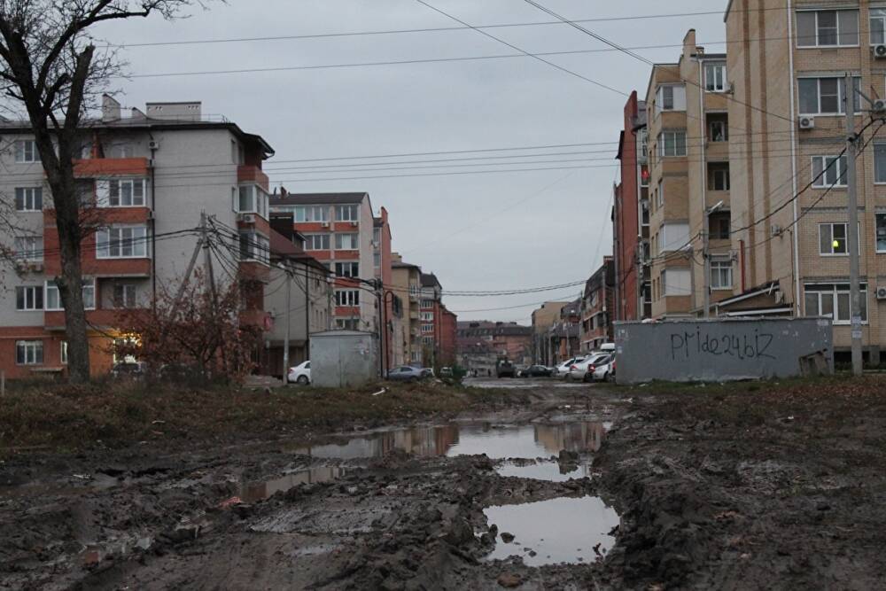 Жители поселка с названием Российский подали в суд на государство из-за убитых дорог