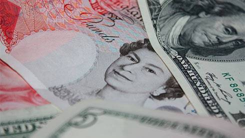Фунт 16 февраля укрепляется к доллару на данных по инфляции в Великобритании