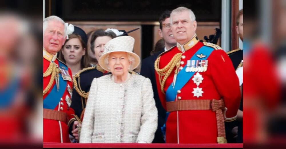 Королева Єлизавета допоможе своєму сину принцу Ендрю виплатити 16 мільйонів доларів жінці, яка звинувачувала його у сексуальному насильстві