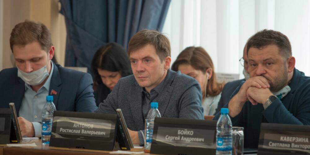 Российский депутат Антонов предложил другому депутату Антонову дуэль на перфораторах