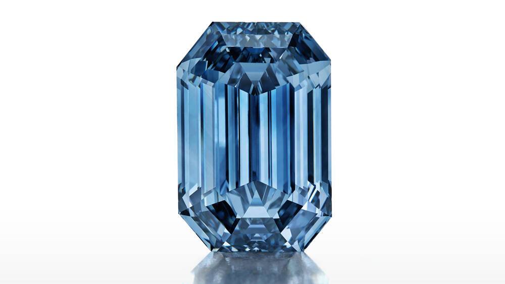 Один из крупнейших голубых бриллиантов в мире уйдёт с молотка