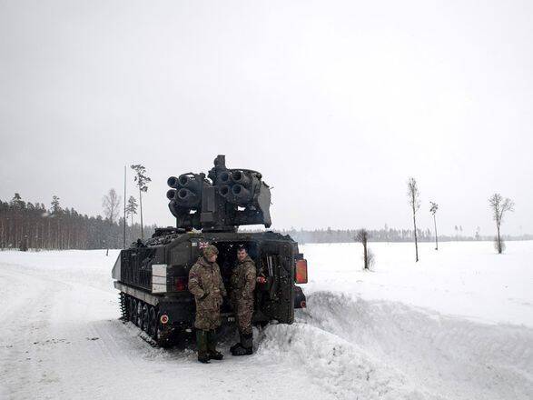 Великобритания удвоит количество военнослужащих в Эстонии. Войска и техника начнут перебрасываться уже сегодня