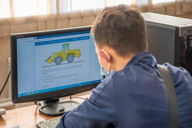 Машинистов спецтехники на базе школьного образования обучит на онлайн-курсах «Кодаръ»