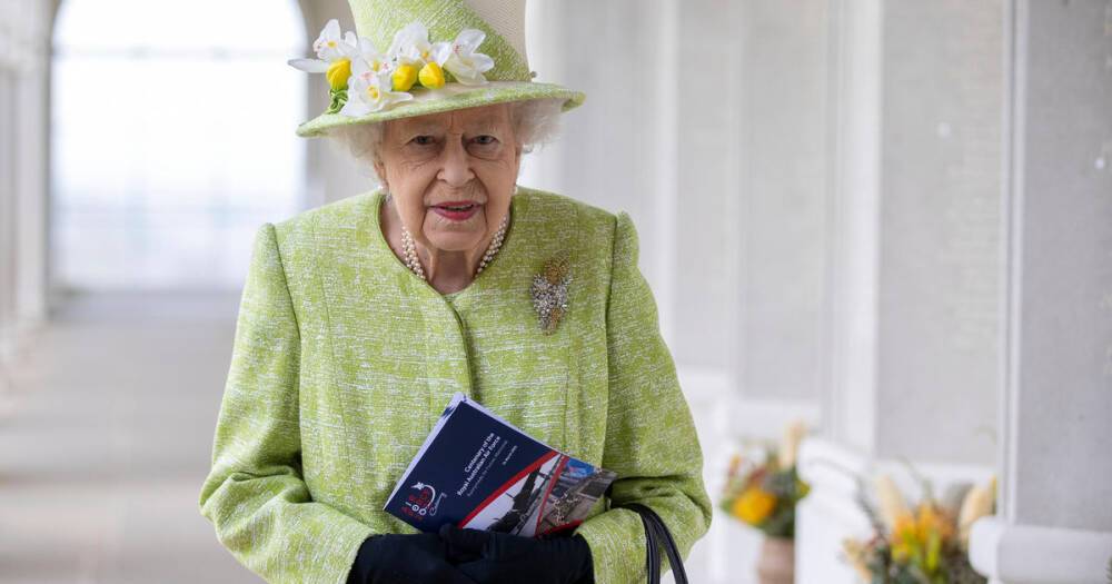 Daily Mail: У королевы Елизаветы II начали отказывать ноги