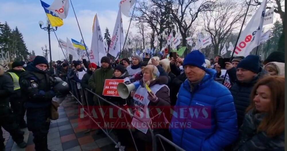 Обстановка накаляется: "ФОПы" пришли митинговать под Верховную Раду (видео)