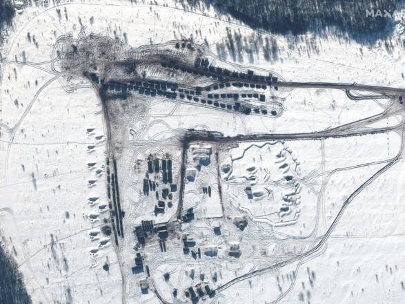 Reuters: спутниковые снимки зафиксировали отвод частей военной техники РФ от границ Украины