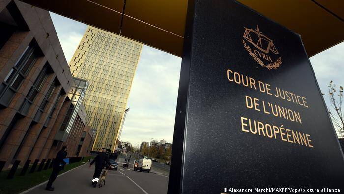 Суд ЕС отклонил иски Польши и Венгрии против механизма верховенства права