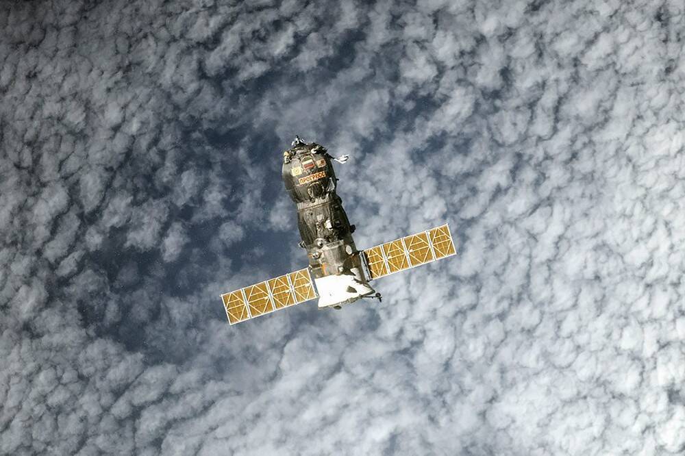 "Прогресс МС-19" с оборудованием, едой и спутниками успешно пристыковался к МКС