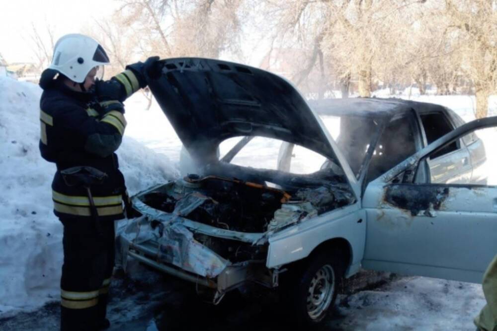 В Волгоградской области за сутки в пожарах сгорели 5 автомобилей