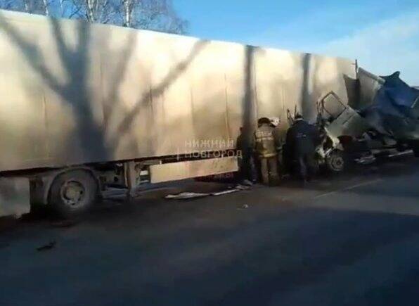 Водитель «ГАЗели» госпитализирован после столкновения с КамАЗом в Кстовском районе