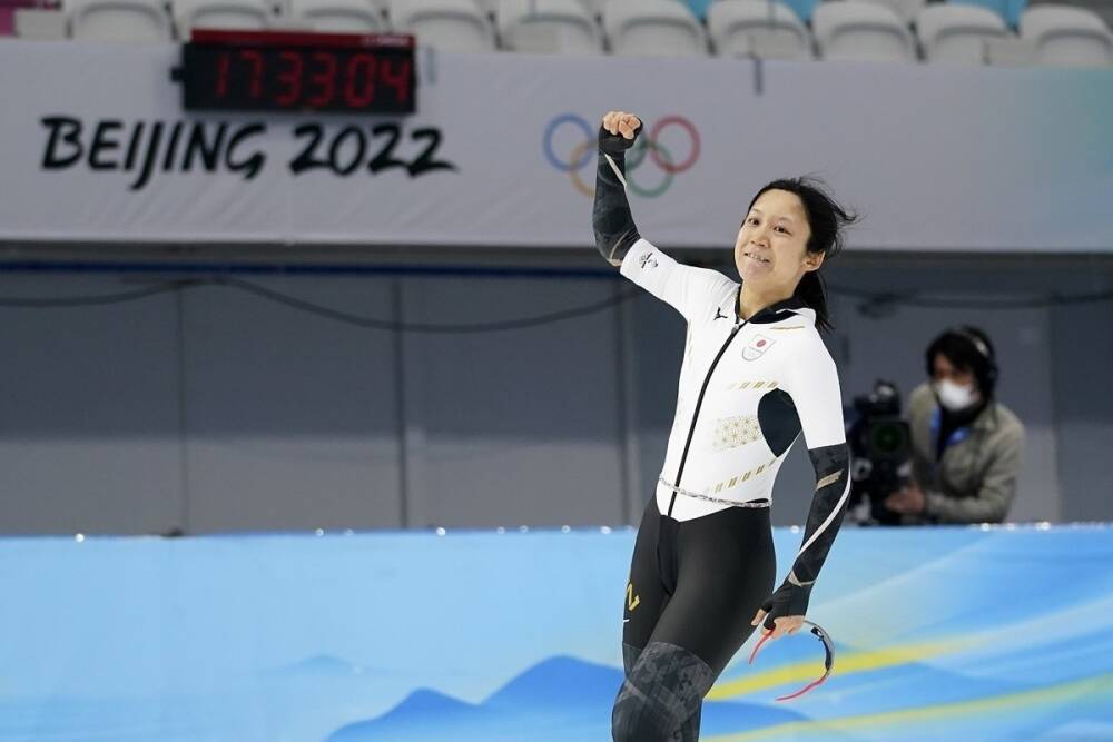 Конькобежка из Японии завоевала золотую медаль на ОИ-2022
