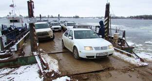 Власти Икрянинского района дистанцировались от проблемы с переправой через реку