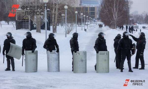 Силовики пострадали в ходе столкновений у киевской Верховной Рады