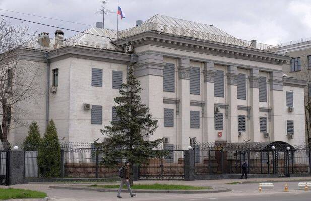 Посольство России в Киеве опровергло информацию о дыме и пожаре