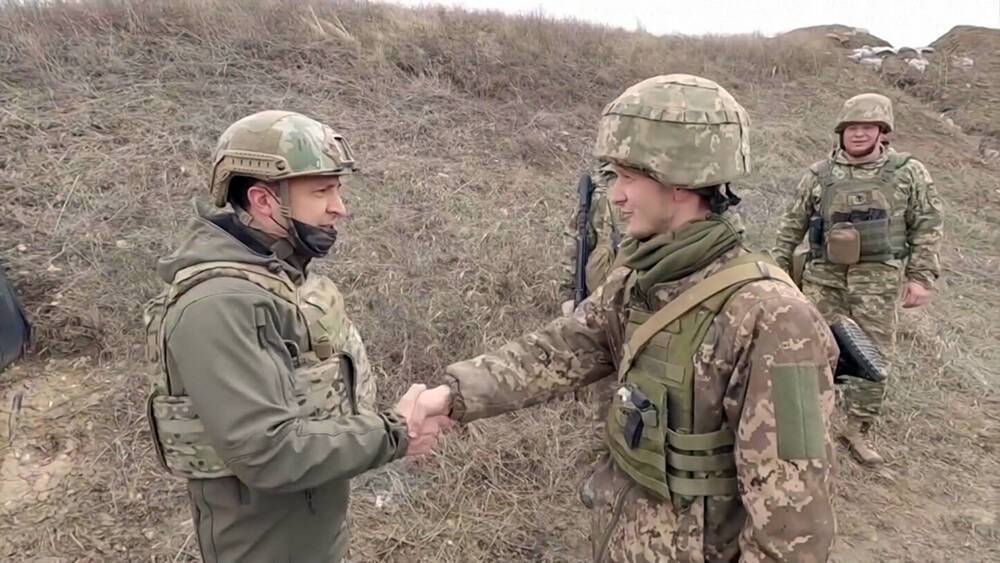 Обострение в Донбассе связали с визитом Зеленского в зону операции
